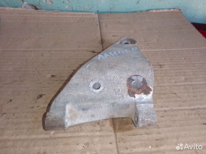 Кронштейн генератора Chevrolet Lanos