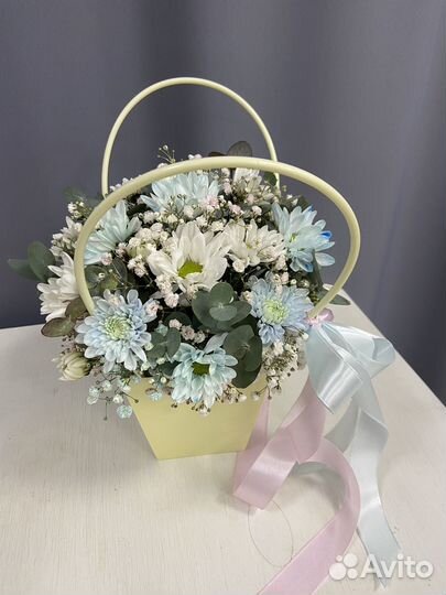 Композиция из цветов на 1 сентября