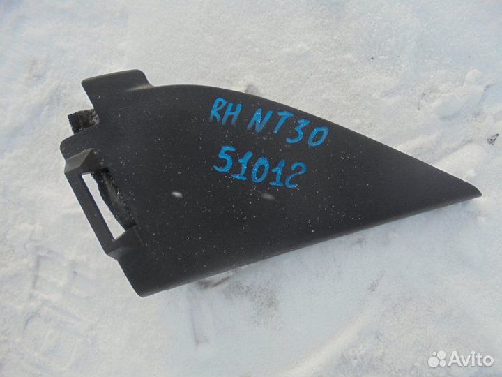 Уголок двери правый Nissan Xtrail NT30 QR20DE