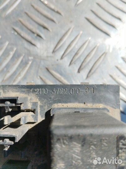 Блок монтажный предохранителей Ваз 2110372201001