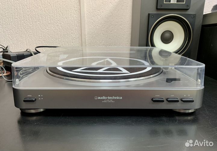 Проигрыватель винила Audio-Technica AT-LP60-USB