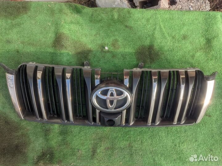 Решетка радиатора Toyota Land Cruiser Prado