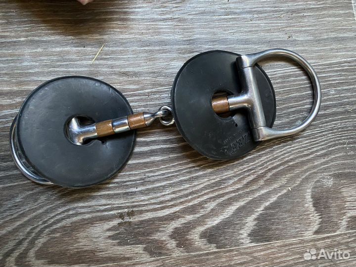 Трензель для лошади