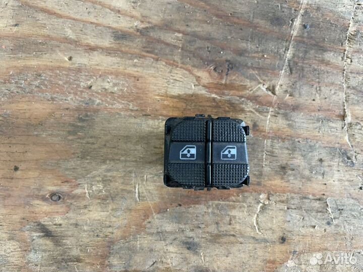 Кнопка стеклоподъемника Volkswagen passat b4