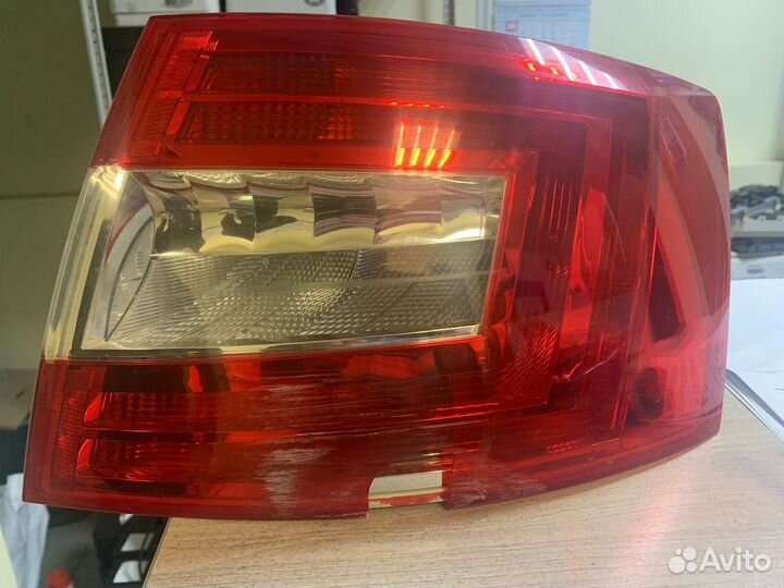 Фонарь задний правый Skoda Octavia A7