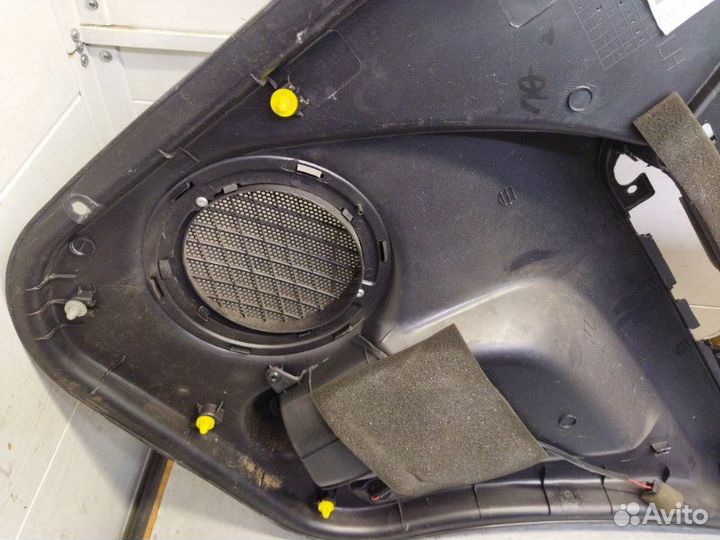 Обшивка двери задняя левая Kia Sorento D4CB 2.5