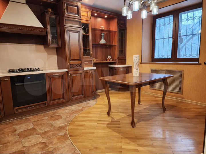 3-к. квартира, 108 м², 1/5 эт.