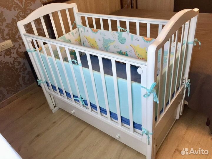 Детская кроватка с матрасом и бортиками