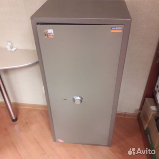 Сейф металлический