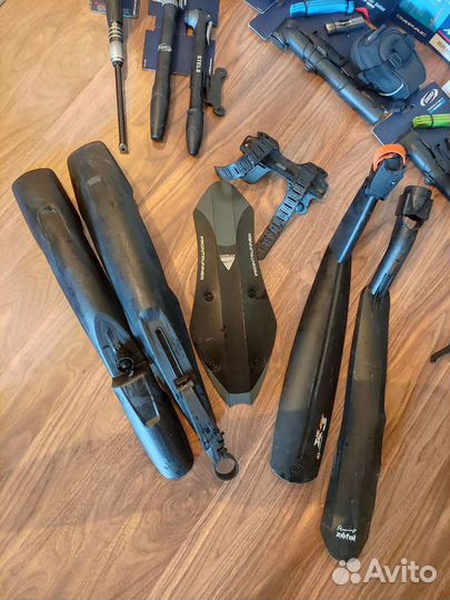 Велозапчасти и аксессуары. Насос, крылья, сумки