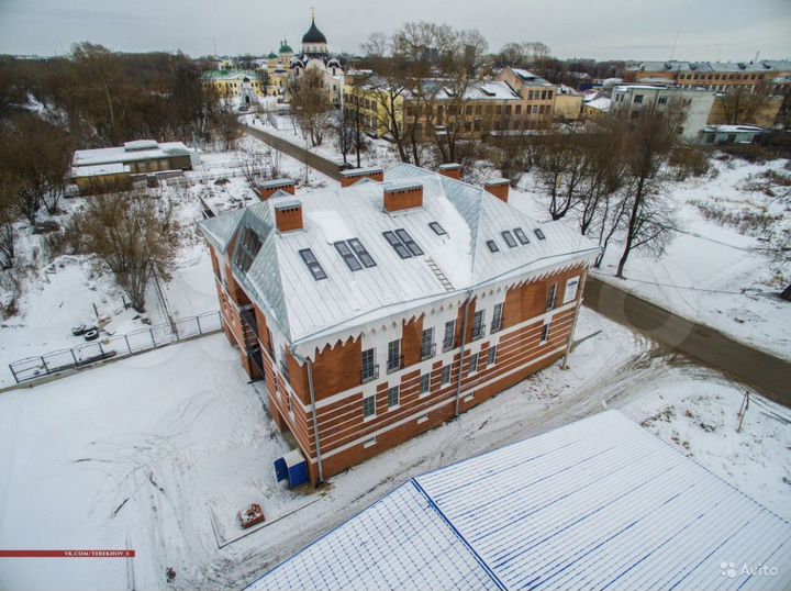 Здание, 1300 м²