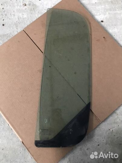 Форточка задней правой двери Рено Кангу 2(989)