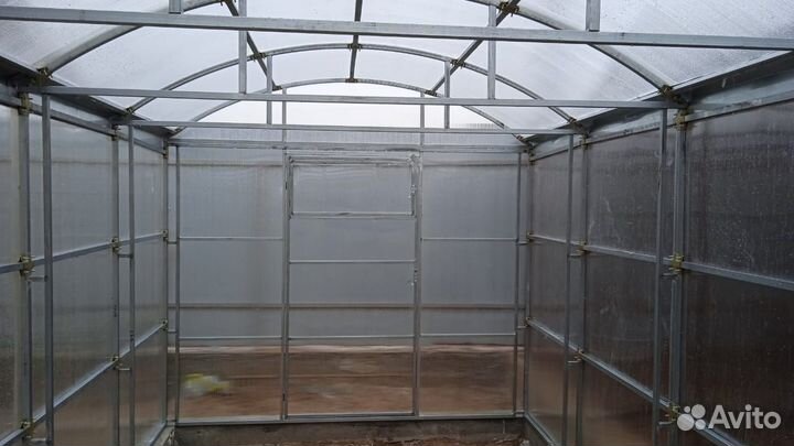 Теплица крепкая