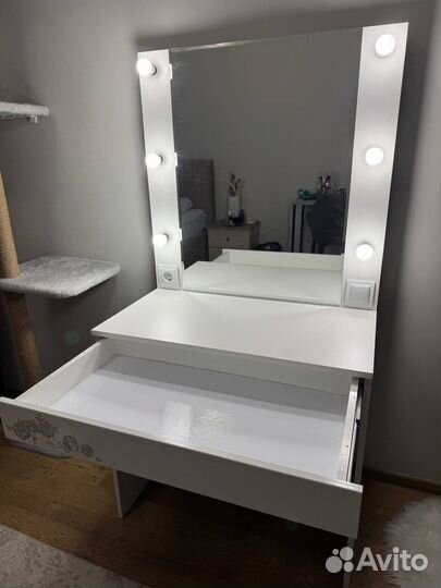 Туалетный столик