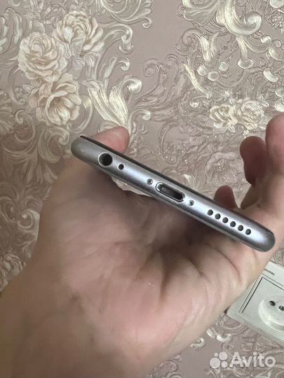 Телефон iPhone 6s