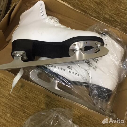 Коньки фигурные белые