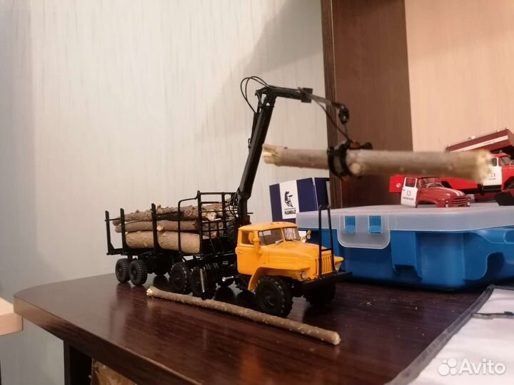 Модель Урал-4320/44202 лесовоз с манипулятором