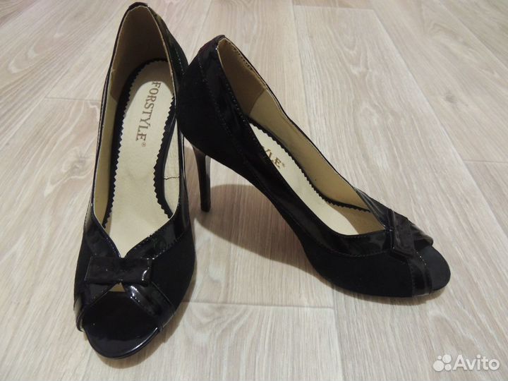 Новые замшевые туфли 39 размер