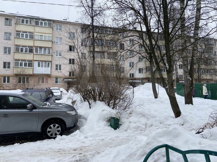 Доля в 3-к. квартире, 58,4 м², 1/5 эт.