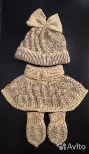Шапочка, манишка, варежки