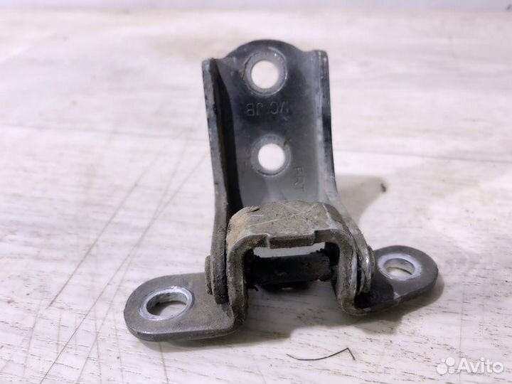 Петля двери передняя левая Kia Rio 3 седан 1.4