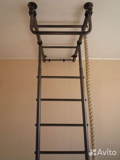 Пристенная шведская стенка