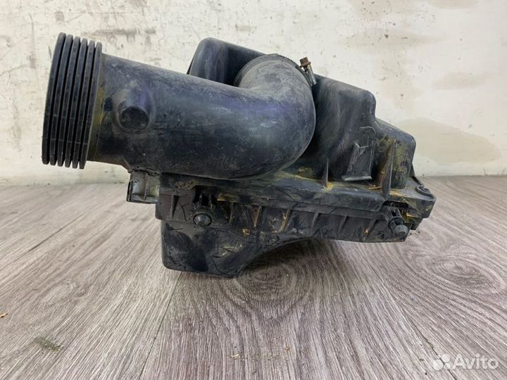 Корпус воздушного фильтра Opel Astra H 2004-2010