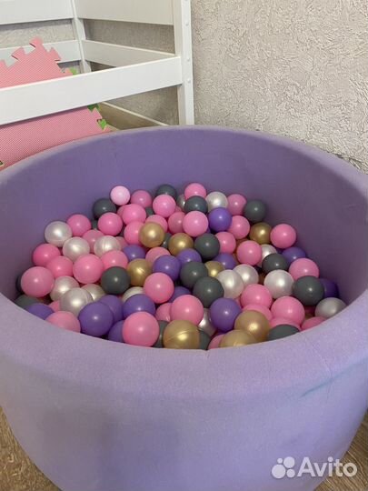 Сухой бассейн с шариками