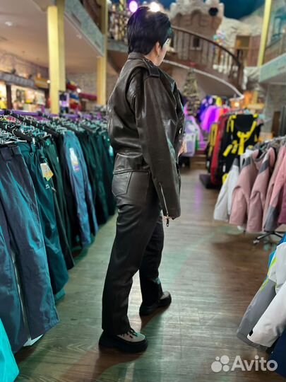 Мотокуртка кожаная черная