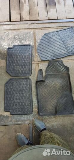 Автомобильные коврики резиновые