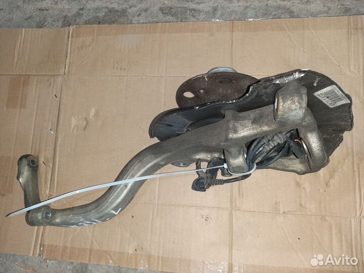 Кулак передний левый Mercedes W221