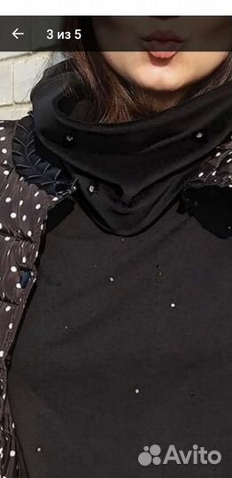 Шапка со стразами велюровая с помпоном, со снудом