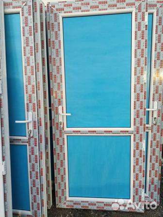 Пластиковая дверь