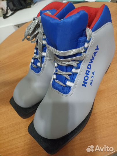 Лыжные ботинки