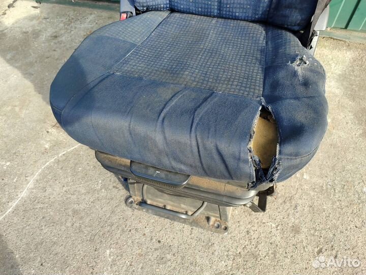 Сиденье переднее левое Volvo FH 2003 20379530