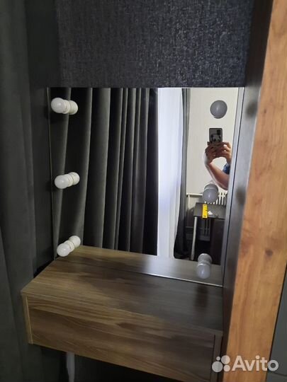 Зеркало гримерное с лампочками