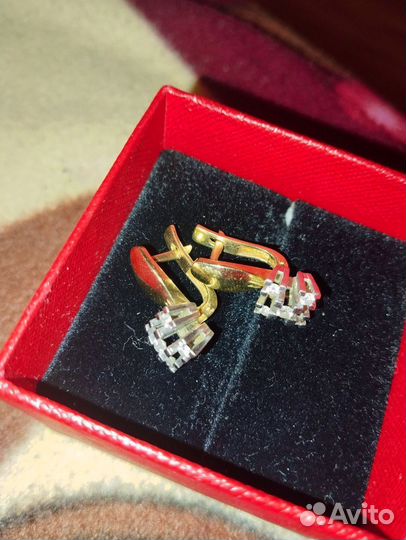 Золотые серьги с бриллиантами