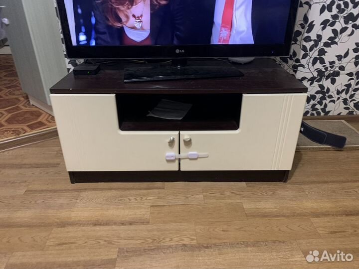 Тумба под телевизор