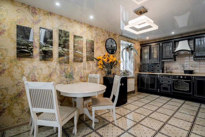 Дом 460 м² на участке 14 сот.