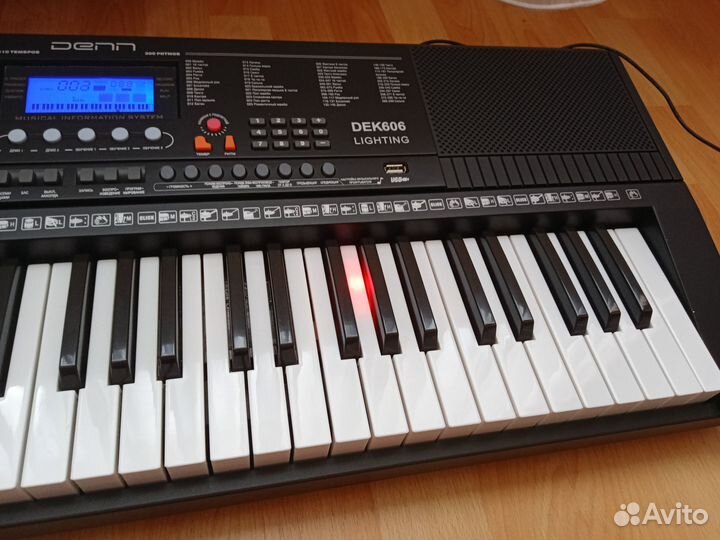 Синтезатор Denn Dek 606 Lighting с подсветкой