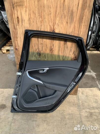 Правая задняя дверь Вольво V60 2010-2013 в сборе