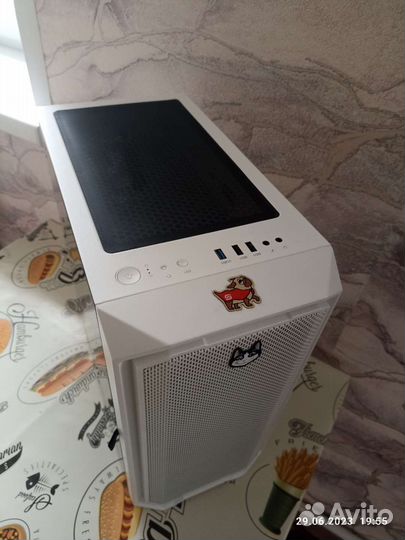 Игровой компьютер с монитором