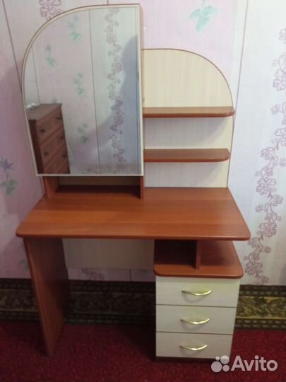 Туалетный столик