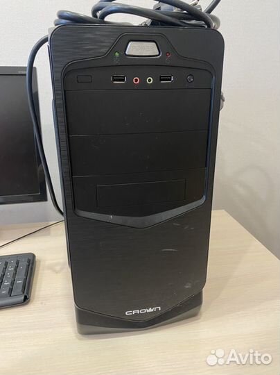 Монитор процессор и клавиатура