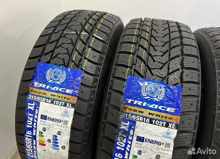 Tri Ace Snow White II 215/65 R16 38T