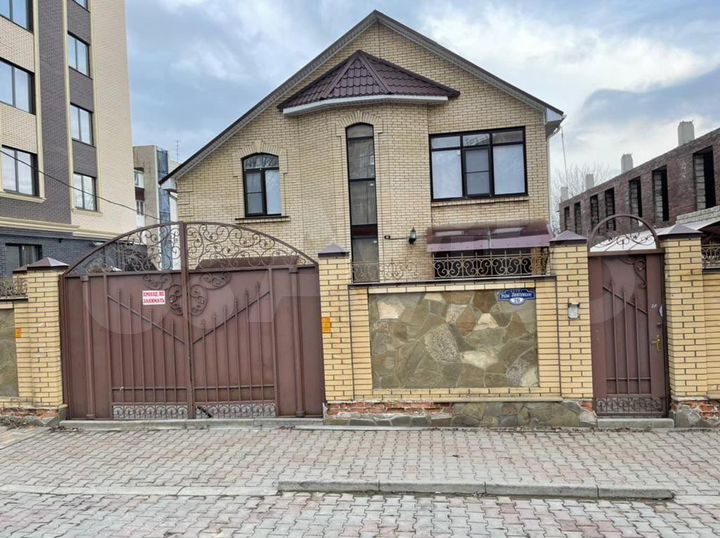 Дом 396 м² на участке 6 сот.