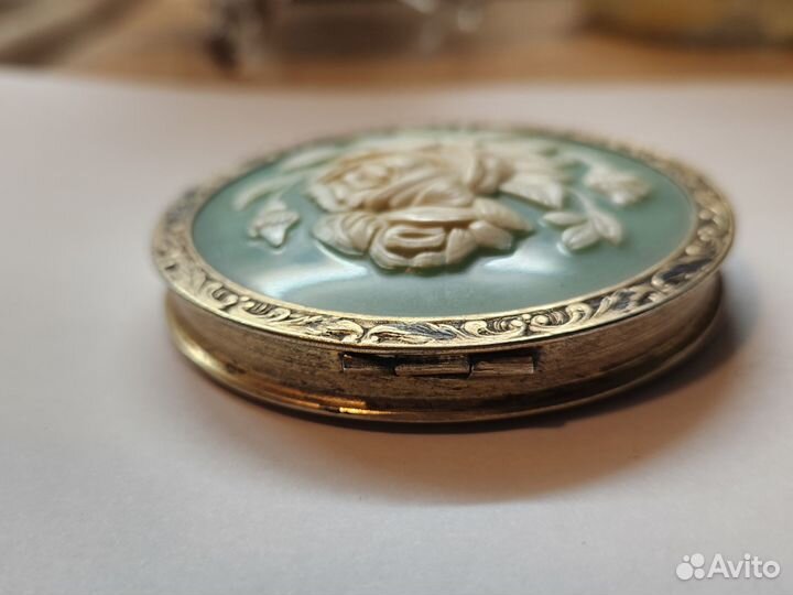 Пудреница с камеей - розой.Серебро 875 проба СССР