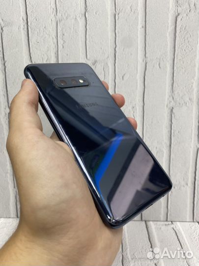 Samsung Galaxy S10e, 6/128 ГБ