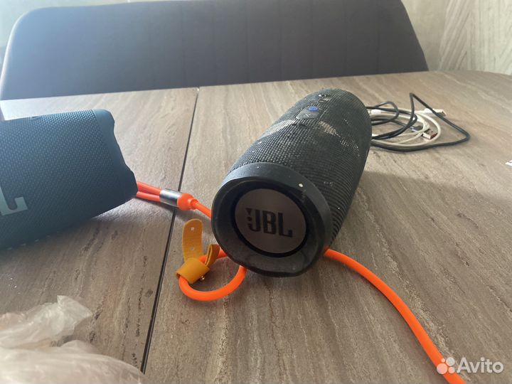 Колонка jbl charge 3 бу