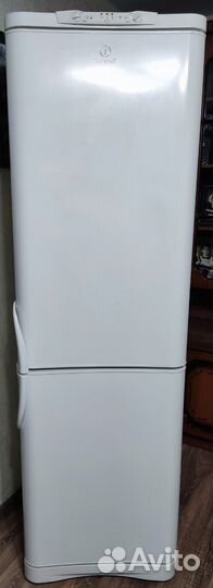 Холодильник indesit c240g